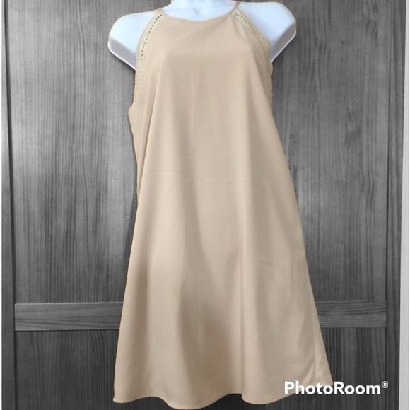 New Gorgeous Sleeveless Dress with beautiful details - Picture 6 of 10